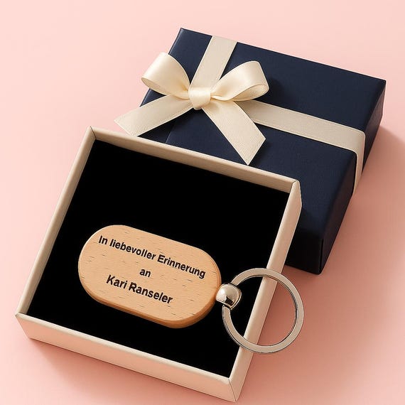 Personalized wooden keychain – Oval | Engraving possible on both sides