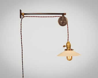 Vintage Industrielle Riemenscheiben Licht - Opal Flachen Kegelschirm - Wand Lampe - Steampunk Wandlampe