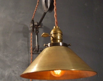 Jahrgang industrielle Riemenscheibe Licht - Messing Cone Shade - industrielle Riemenscheibe Lamp - Wall Mount - Steampunk Wandleuchter industrielle Beleuchtung der 1940er Jahre