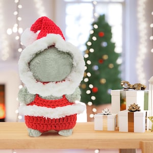 Personalized Crochet Doll Outfit: Handmade Overalls & Christmas Hat Set (17cm Doll Clothes)