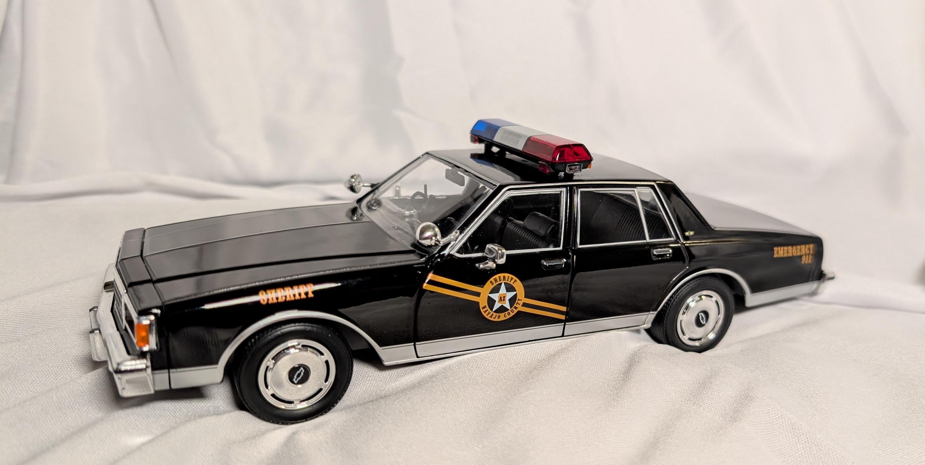 1981年 テルマ＆ルイーズ シボレー カプリス シェリフ 1:24スケール