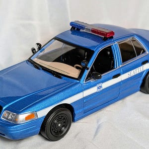 2001 Ford Seattle Police car 1:24 scale