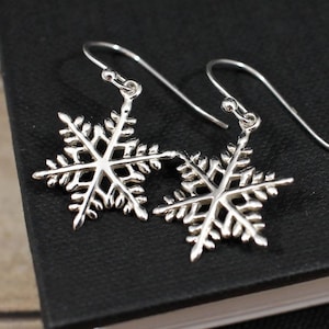 Sterling Silver Snowflake Earrings, Snowflake Jewelry, Winter Wedding Earrings, Winter Earrings, Holiday Earrings, Christmas Earrings