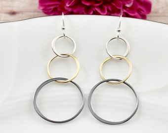 Mixed Metal Three Circle Earrings, Three Interlocking Circle Earrings, Entwined Rings, Eternity Circle Earrings, Custom Message Gift Tag