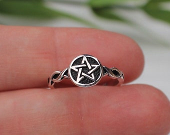 Pentagram Ring in Sterling Silver, Pagan Ring, 5 point star, pentagram jewelry, Celtic star, silver pentagram, silver pentacle, Wiccan ring