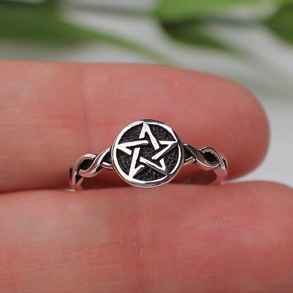 Pentagram Ring in Sterling Silver, Pagan Ring, 5 point star, pentagram jewelry, Celtic star, silver pentagram, silver pentacle, Wiccan ring