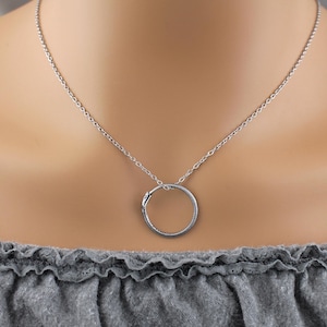 Anillo Ouroboros de plata de ley, anillo talismán de serpiente infinita, serpiente comiendo cola, joyería, serpiente Ouroboros, anillo minimalista imagen 2