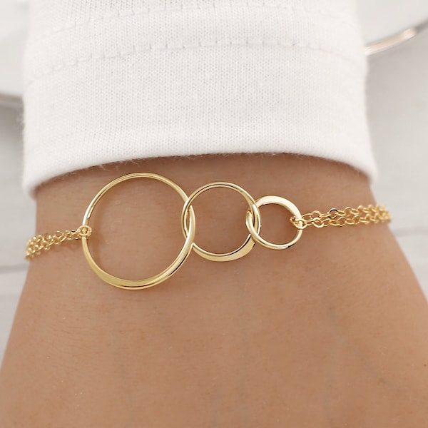 Three Circle Bracelet in Gold, 30th Birthday Gift, Intertwined Rings, 30th Birthday Bracelet, Three Sister Gift, Three Generations Jewelry