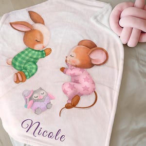 Couverture personnalisée pour bébé : motif lapin endormi en peluche ou en polaire pour un confort au coucher