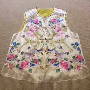 Off-White Silk Vest, Retro National Style Embroidery, Handmade with Traditional Craftsmanship, Oriental Aesthetic Vintage-Style Vest