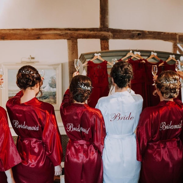 Plus Size Personalisierte Seidensatin Brautjungfer Roben, gestickter benutzerdefinierter Brautname, Brautparty-Hochzeitsmorgen, immer bereit, Brautrobe