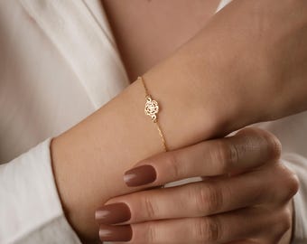 Personalized Birth Flower Bracelet – Sterling Silver, Dainty Floral Charm Jewelry Gift for Mom, Bridesmaids & Besties