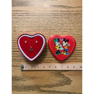 Conjunto de collar y pendientes de corazón de Mickey y Minnie Mouse de Disney, oro sobre plata, estaño rojo imagen 3