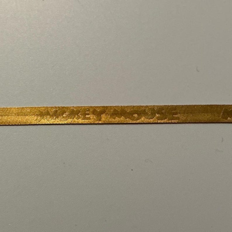 Bracciale vintage Disney di Topolino in oro 10 carati a spina di pesce, realizzato in Italia. immagine 5