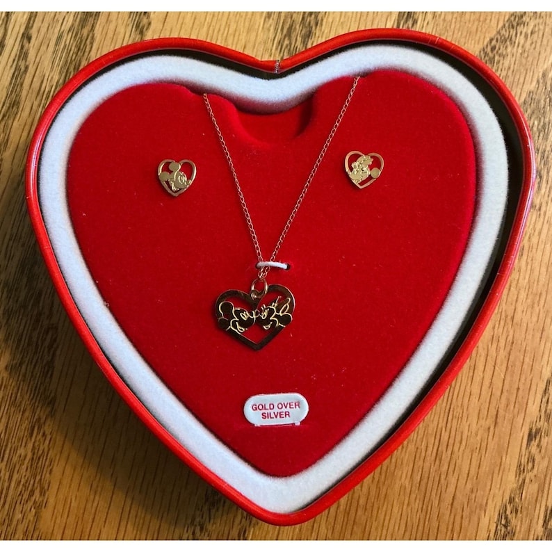 Conjunto de collar y pendientes de corazón de Mickey y Minnie Mouse de Disney, oro sobre plata, estaño rojo imagen 2