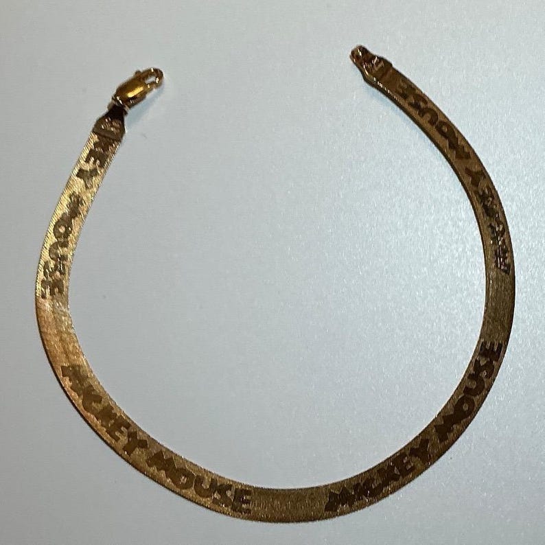 Bracciale vintage Disney di Topolino in oro 10 carati a spina di pesce, realizzato in Italia. immagine 1