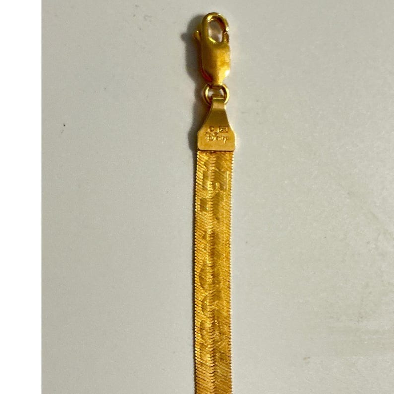 Bracciale vintage Disney di Topolino in oro 10 carati a spina di pesce, realizzato in Italia. immagine 3
