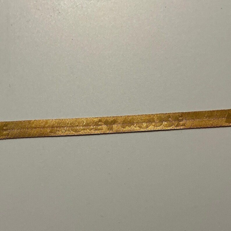 Bracciale vintage Disney di Topolino in oro 10 carati a spina di pesce, realizzato in Italia. immagine 4