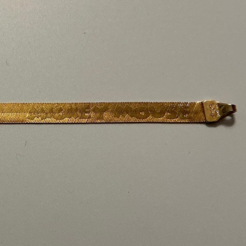 Bracciale vintage Disney di Topolino in oro 10 carati a spina di pesce, realizzato in Italia. immagine 6