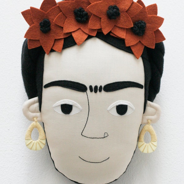 Frida Kahlo pillow face - Rust