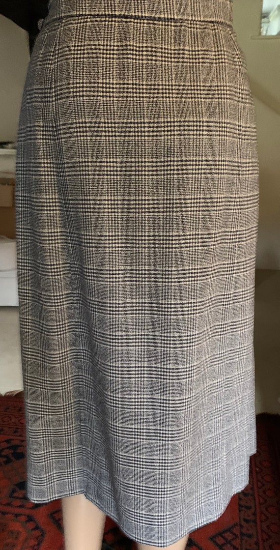 Aquascutum, 1980s Aquascutum Skirt Navy and Grey Prince of Wales Check 109% Wool 32 inch waist