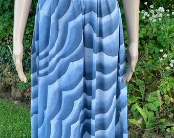 1970s Original 1970s Vintage Shubette Maxi Sun Dress  in Blue and White Chest 34 inches. 86 cms.