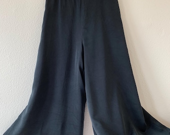 1970s Culottes by Fenwick of Bond Street Black Silk Medium Waist 30 inches 76 cms