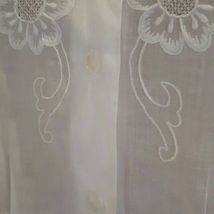 1950s Blouse White Cotton and Embroidered Lace Size 12 UK 38 inches Chest
