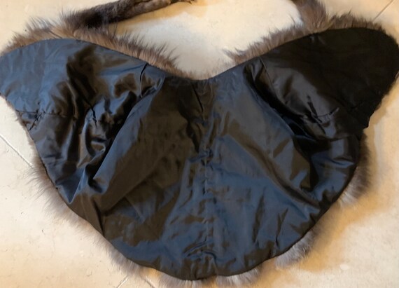 1930s Silver Fox Fur Capelet with Black Silk Lini… - image 5