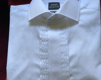 Vestido/esmoquin blanco vintage de los años 80. Camisa blanca de 39 cm (15,5 pulgadas). Cuello con doble puño y pliegues en la parte delantera, de Slaters.