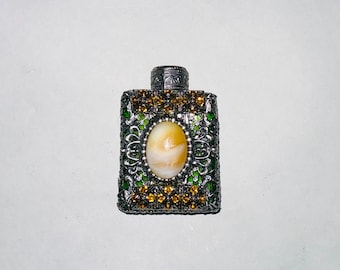 Smaragdgroene Tsjechisch glazen parfumflesje, goudfiligraan, strassteentjes NIEUW!