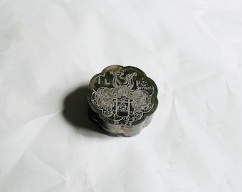 Museo Metropolitano de Arte. RARA caja francesa de plata chapada con interior dorado grabado I.L. P.S. Genant de 1 1/2”.