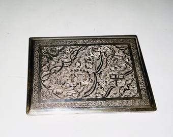 Estuche antiguo persa de plata de ley maciza de Oriente Medio, bellamente detallado y con sello distintivo. 140 gramos.