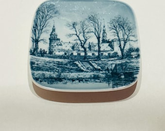 Plato coleccionable en miniatura de porcelana del castillo de Kronborg de Bing & Grondahl vintage