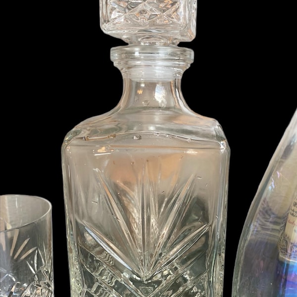 Classic Mid-Century Vintage Italian Cut Glass Whiskey Decanter with Glass Stopper and 3 Lowball Glasses, Classic Barware Set