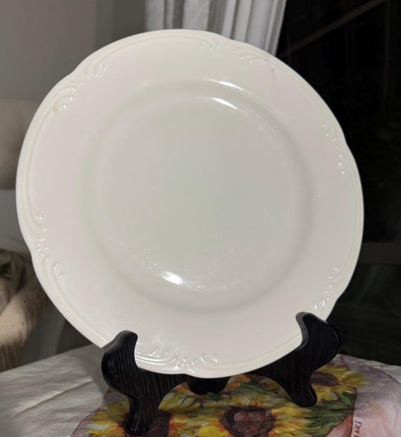 Pfaltzgraff Dinner Plate, Sold per Plate; 10 1/4” – Classic