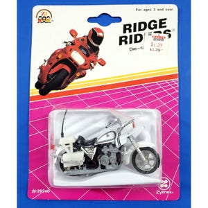 The Hulk 9096 Marvel Hero Rider – Veicolo Die-Cast Con Suoni E Movimento Motorizzato – Giocattolo Per Bambini