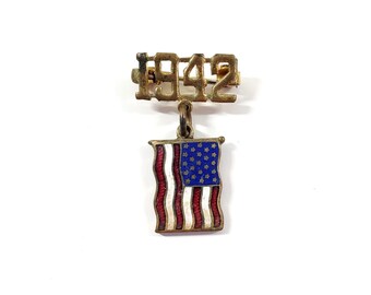 Vintage WWII 1942 Patriotic American Flag Gold Tone Enamel Sweetheart Pin Brooch