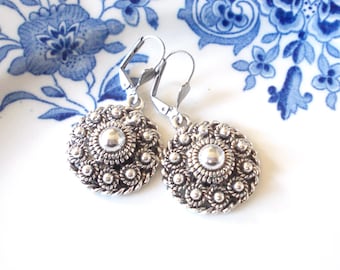 traditional Dutch Zeeland knot earrings, Dutch button jewelry made in Holland