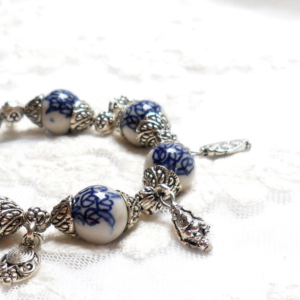 delft blue bracelet delft blue jewelry Delft Holland blue and white charm bracelet charms tulips bracelet