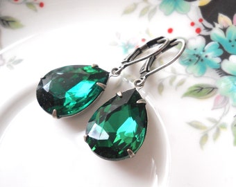 emerald green victorian dangle earrings victorian teardrop earrings crystal earrings