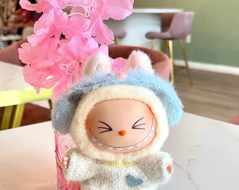 Cute Labubu Outfit, 2-Piece Cute Winter Doll Outfit – Piggy Nose Earmuffs & Cozy Sweater, 10-17cm Plush Toys
