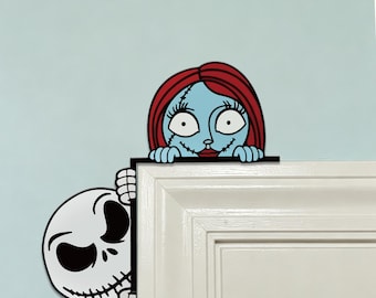 Spooky Stitched Couple Peeking Door Topper Metal Decor, Halloween Doorway Art, Gothic Skeleton Doll Pair Door Frame, Halloween Metal Plaque