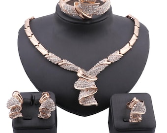 Set di gioielli in cristallo placcato oro: collana a spirale, orecchini, anello, braccialetto