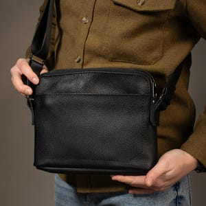 Men’s Black Genuine Leather Messenger Bag – Stylish Leather Crossbody Bag for City and Work