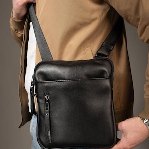 Men’s Black Genuine Smooth Leather Messenger Bag – Practical Leather Crossbody Bag for Everyday Use