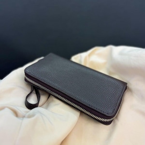 Men&#39;s Clutch Wallet Made of Genuine Grained Leather (Brown)