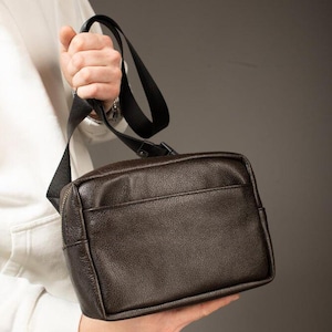 Crossbody waist bag made of genuine leather (brown)