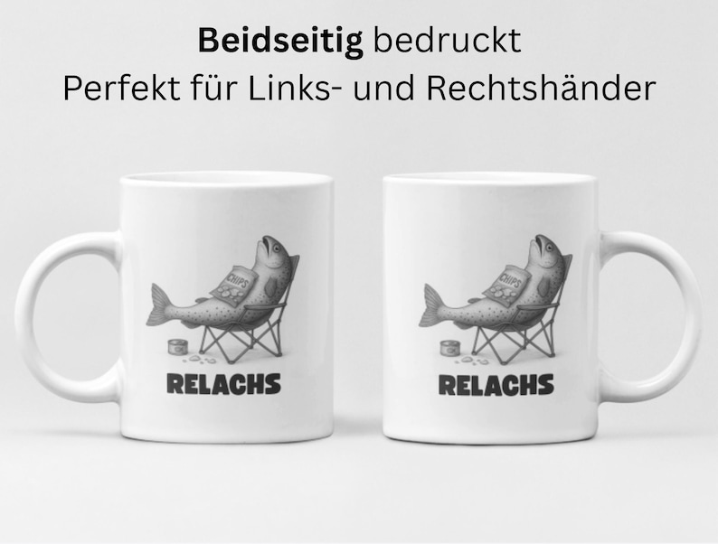 May include: Two white ceramic mugs with a humorous illustration of a fish relaxing in a folding chair, holding a bag of chips. The word "RELACHS" is printed below the image. The text "Beidseitig bedruckt Perfekt f&uuml;r Links- und Rechtsh&auml;nder" is printed above the image.