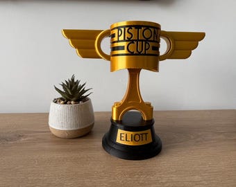 Disney Cars Piston Cup – Trofeo con nome personalizzato per bambini o fan – Prodotto in Francia